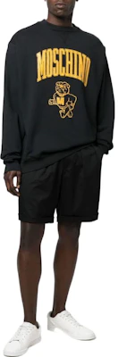 Sudadera Negra Moschino con Logo y Letras Estampadas A1709-7031-A1555 Lookbook Sudadera Negra Moschino con Logo y Letras Estampadas A1709-7031-A1555