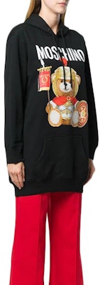 Moschino Hoodie Dress Lengan Panjang Cetakan Roman Teddy Bear Hitam. E-V0427-5527-2555 Purchase Moschino Hoodie Dress Lengan Panjang Cetakan Roman Teddy Bear Hitam. E-V0427-5527-2555
