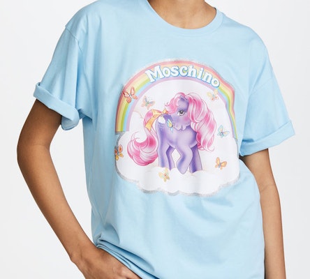 Camiseta Unisex Moschino Azul de Manga Corta con Estampado de Pony. 3XT0798-4040-1305 Shop Camiseta Unisex Moschino Azul de Manga Corta con Estampado de Pony. 3XT0798-4040-1305