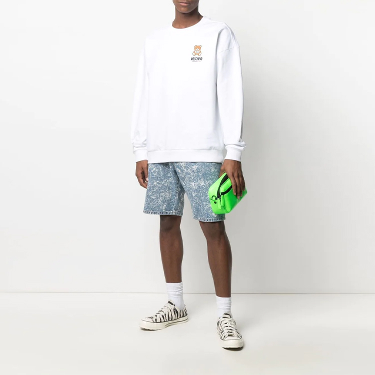 Lookbook Moschino FW21 Bear Print Crewneck Sweatshirt White Fashion A1719-8120-0001