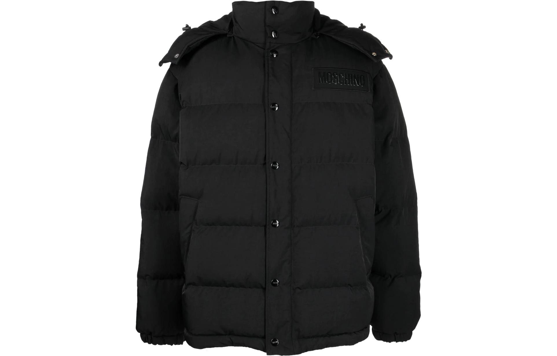 Order MOSCHINO FW22 黑色連帽外套，簡約Logo貼布設計。 A0611-5215-1555