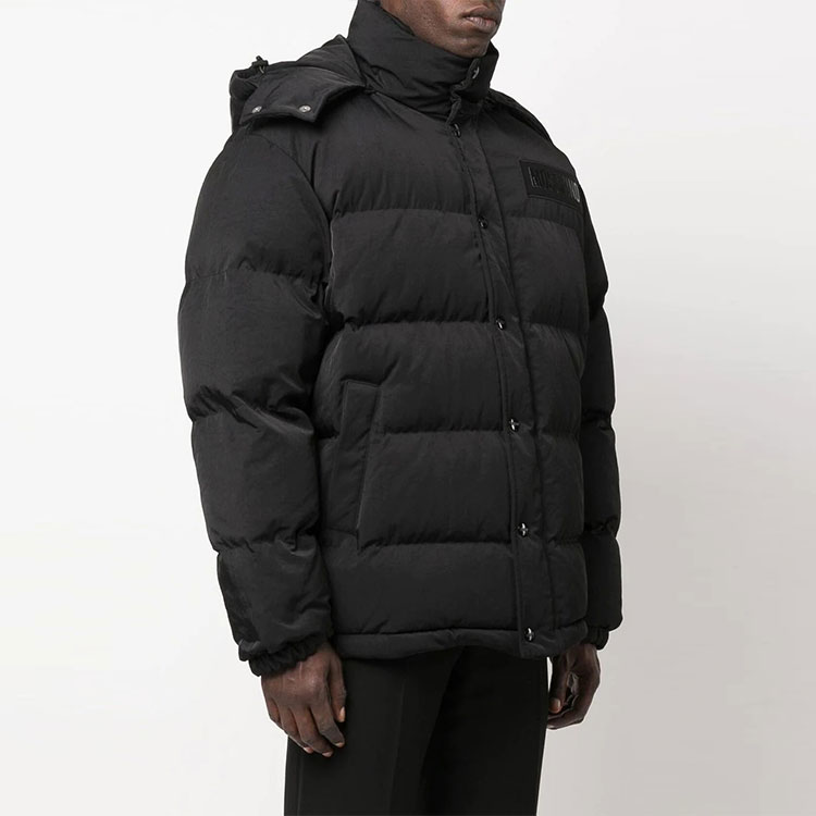 Purchase MOSCHINO FW22 黑色連帽外套，簡約Logo貼布設計。 A0611-5215-1555