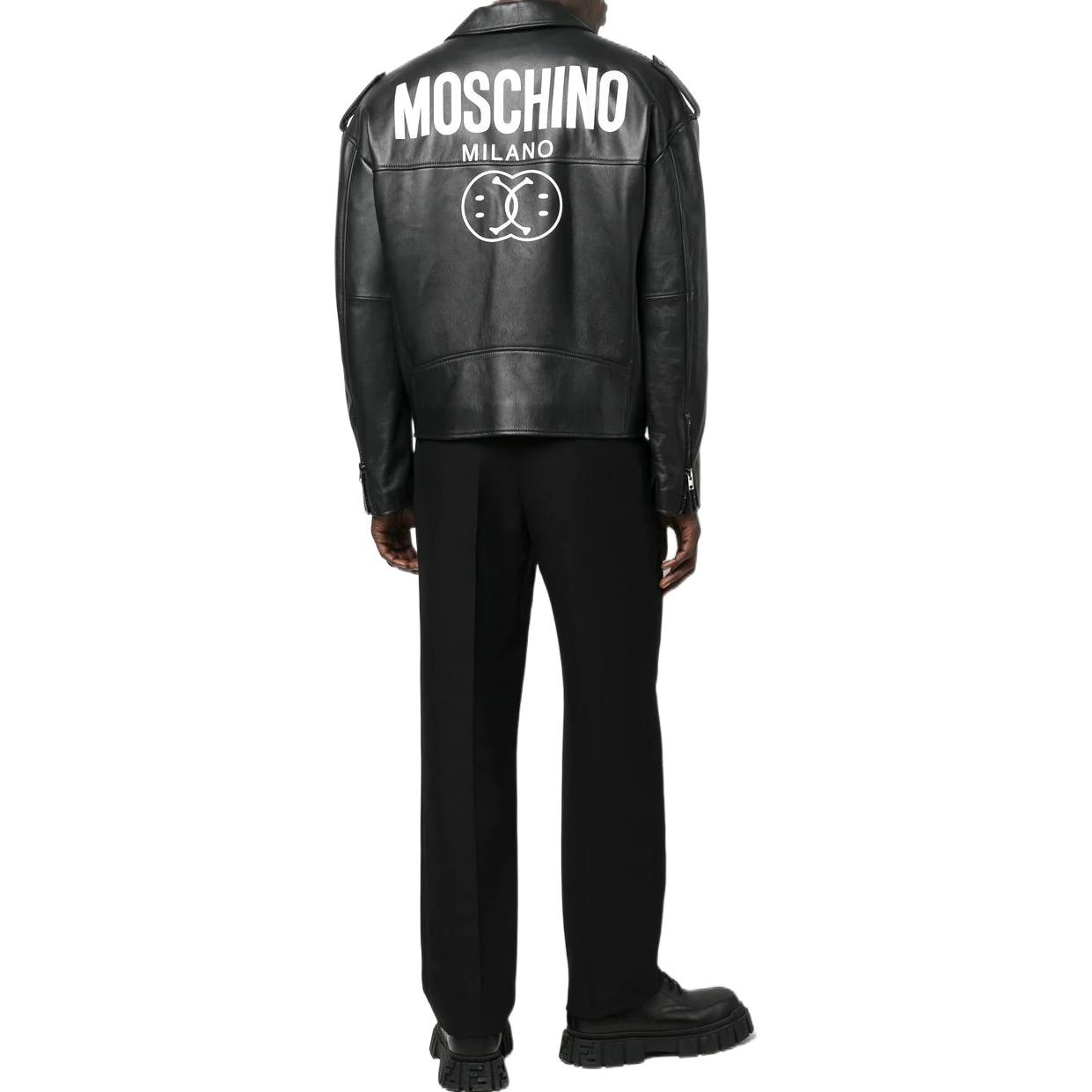 Shop MOSCHINO FW22 黑色字母印花拉链口袋皮夹克. J3704-7070-1555