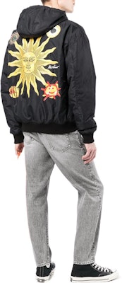 MOSCHINO FW22 Chaqueta Acolchada Negra con Estampado de Sol y Cremallera A0603-2016-1555 Purchase MOSCHINO FW22 Chaqueta Acolchada Negra con Estampado de Sol y Cremallera A0603-2016-1555