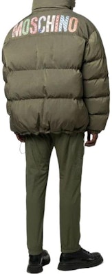 MOSCHINO 2022秋冬 绿色拉链夹克 彩色徽标后背设计 A0628-7015-1443 Shop MOSCHINO 2022秋冬 绿色拉链夹克 彩色徽标后背设计 A0628-7015-1443