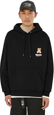 Moschino FW22 Black Iconic Teddy Bear Print Pullover Hoodie A1709-8104-0555 Shop Moschino FW22 Black Iconic Teddy Bear Print Pullover Hoodie A1709-8104-0555