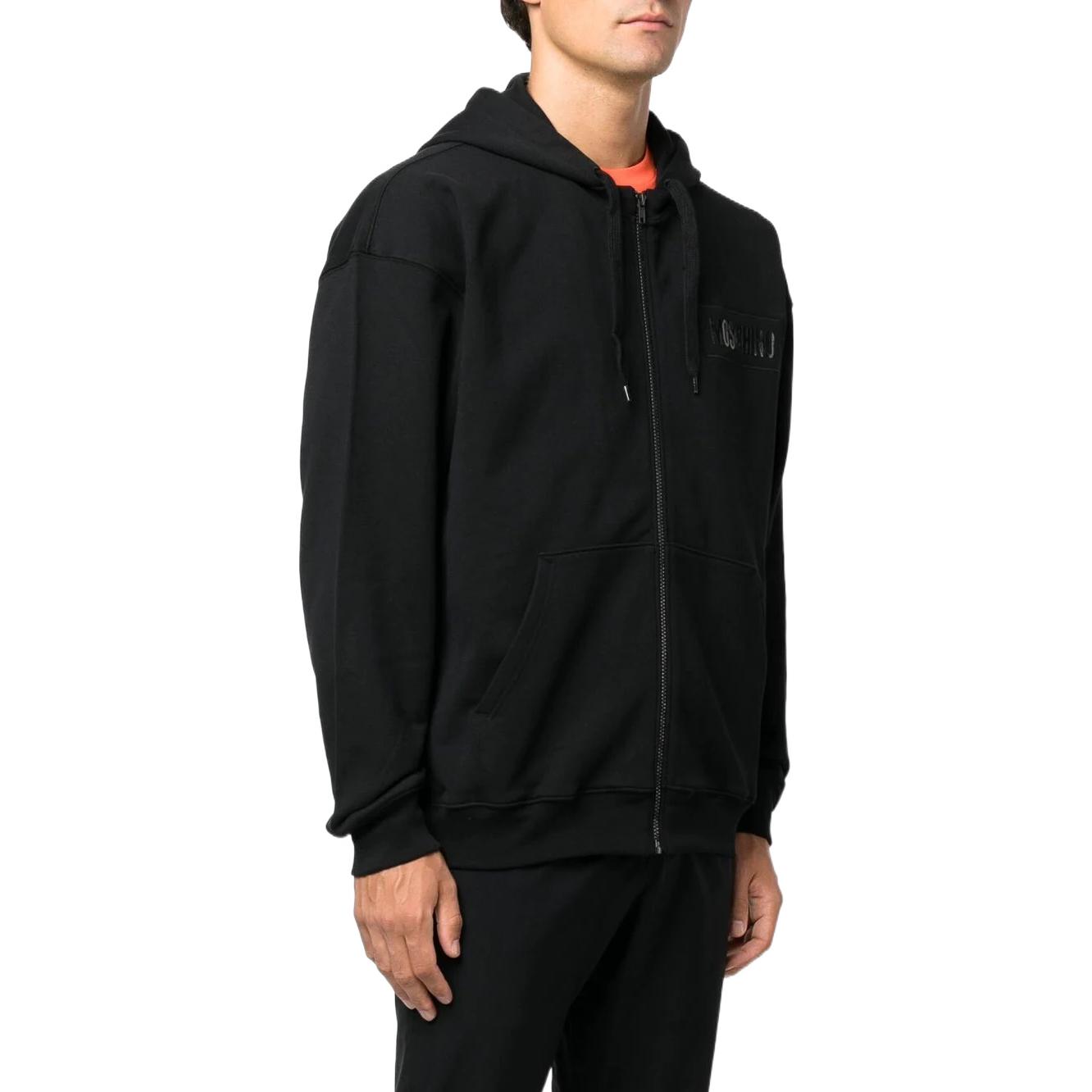 Purchase MOSCHINO FW22 男士黑色拉鍊連帽衫 Logo 印花款式。 A1722-5228-1555