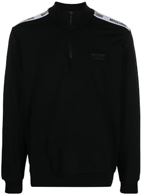 モスキーノ FW22 ロゴプリント ハイネックジャケット ブラック A1704-8104-555 Buy モスキーノ FW22 ロゴプリント ハイネックジャケット ブラック A1704-8104-555