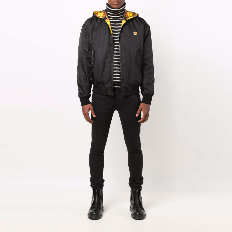 Shop モスキーノ ロゴ テディベア プリント リバーシブル フーディ ジャケット ブラック J0634-5250-3555