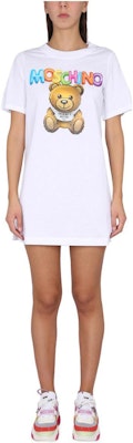 모스키노 SS23 화이트 코튼 테디베어 그래픽 숏슬리브 원피스. V0446-0441-1001 Lookbook 모스키노 SS23 화이트 코튼 테디베어 그래픽 숏슬리브 원피스. V0446-0441-1001