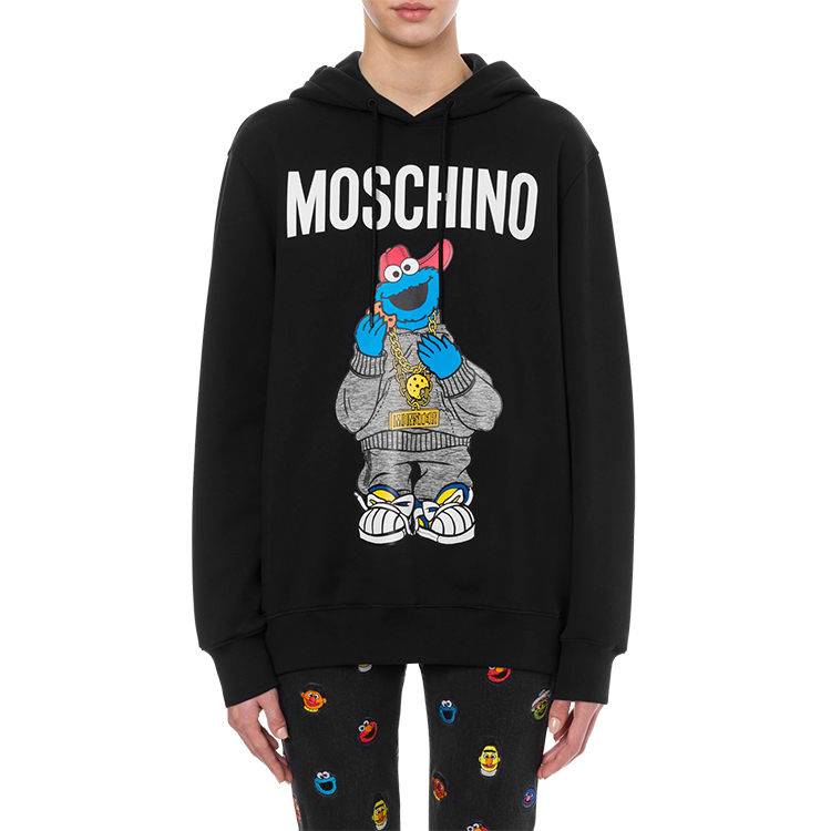 Lookbook MOSCHINO x Sesame Street 黑色餅乾怪獸連帽衫 男女同款 SS21 聯名款 MAS212A-1779-6027