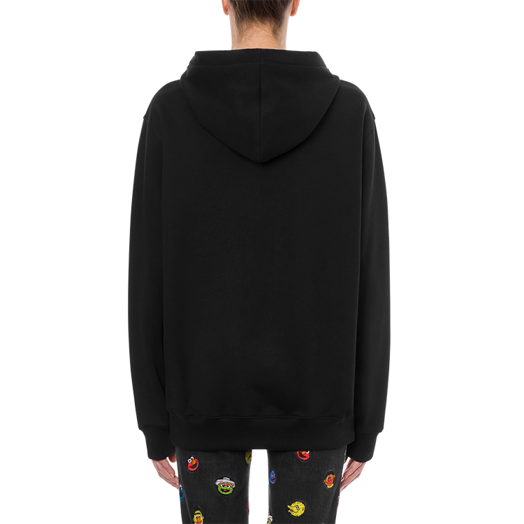 Shop MOSCHINO x Sesame Street 黑色餅乾怪獸連帽衫 男女同款 SS21 聯名款 MAS212A-1779-6027