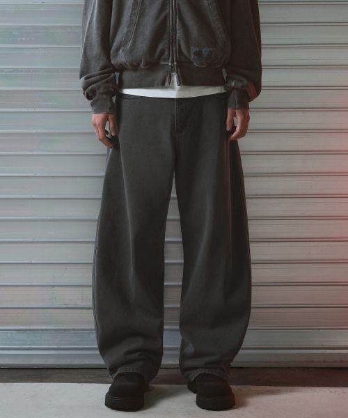 Lookbook MUSINSA STANDARD【Champion 聯名】成衣染色弧形牛仔褲（炭灰色） MMFNP9C09-CG