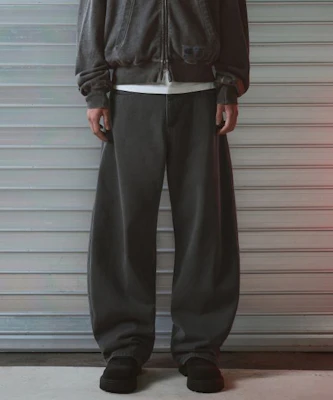 MUSINSA STANDARD【Champion 聯名】成衣染色弧形牛仔褲(炭灰色) MMFNP9C09-CG Lookbook MUSINSA STANDARD【Champion 聯名】成衣染色弧形牛仔褲(炭灰色) MMFNP9C09-CG