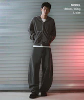 Shop MUSINSA STANDARD【Champion 聯名】成衣染色弧形牛仔褲(炭灰色) MMFNP9C09-CG