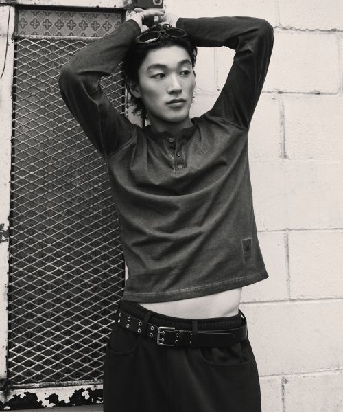 Musinsa Standard [Champion Collab] Luna Dyed Henley Long Sleeve Crop T-Shirt [Charcoal Gray] MMFTL9C06-CG