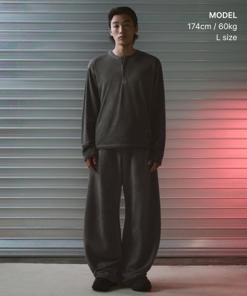 Lookbook MUSINSA STANDARD [Champion聯名] Luna染色亨利領短版長袖T恤 [炭灰色] MMFTL9C06-CG