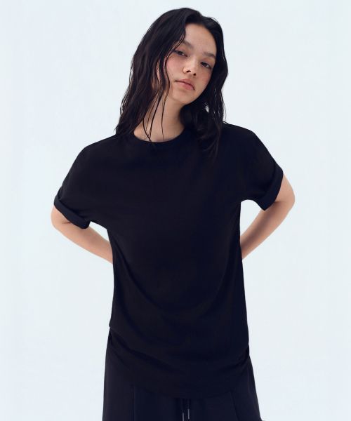 Lookbook MUSINSA STANDARD [涼感標準] 寬鬆版圓領T恤 [黑色] MMJTS6Z19-BK