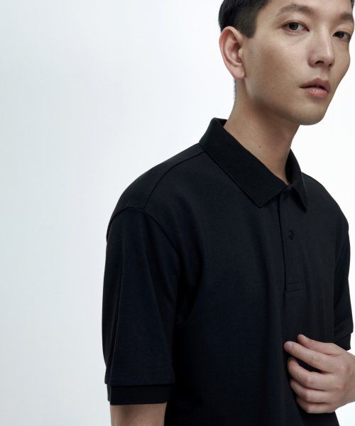 Lookbook MUSINSA STANDARD [涼感標準] 寬鬆剪裁珠地布 polo 衫 [黑色] MMCTP6Z06-BK