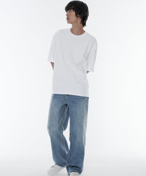 Shop MUSINSA STANDARD [CoolStandard] 宽松版圆领珠地网眼白色T恤 MMCTS6Z07-WH