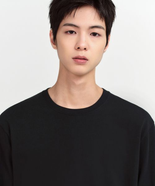Shop Musinsa Standard Basic Long Sleeve T-Shirt [Black] MM0TLAZ09-BK