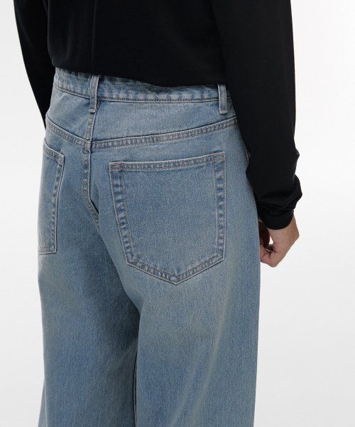 Purchase MUSINSA STANDARD 超寬版牛仔褲［淺靛藍］ MMCNP0Z18-LI