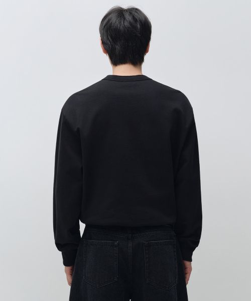 Lookbook MUSINSA STANDARD 亨利領大學T [黑色] MMFTK8C68-BK