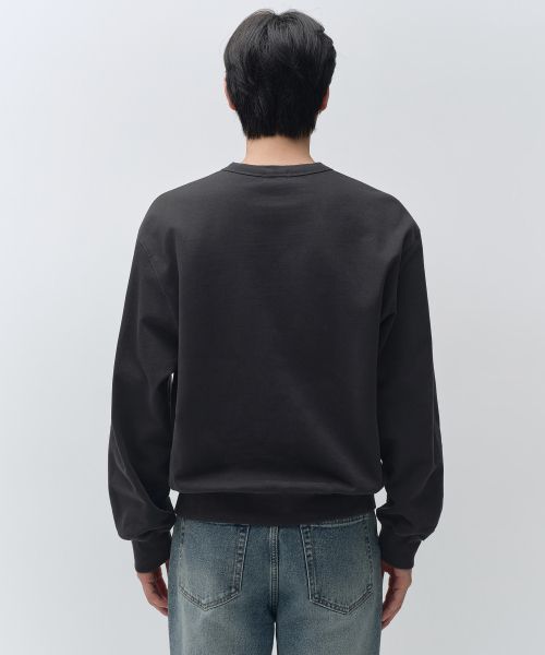 Lookbook MUSINSA STANDARD 亨利領大學T [深灰色] MMFTK8C68-DG
