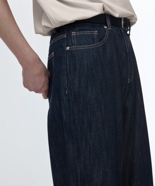 Lookbook MUSINSA STANDARD 仿亚麻宽版牛仔裤 [深靛蓝] MMCNP5Z02-DI