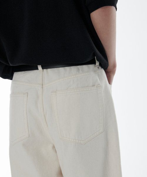 Lookbook MUSINSA STANDARD 寬鬆直筒牛仔褲［奶油白］ MMCNP0Z19-CR