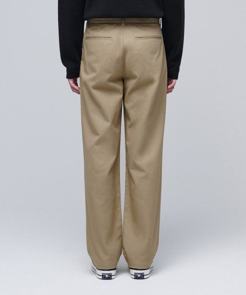 Lookbook Musinsa Standard One Tuck Regular Fit Chino Pants [Beige] MMAPC9Z06-BE