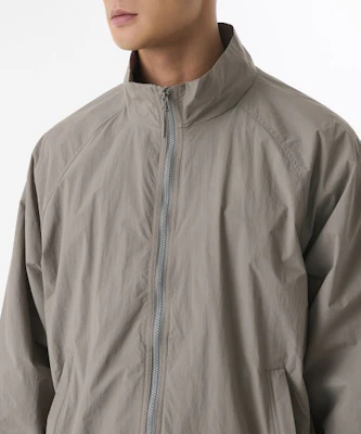 MUSINSA STANDARD 宽松立领防风夹克(浅卡其色) MMDJJ5Z01-LK Lookbook MUSINSA STANDARD 宽松立领防风夹克(浅卡其色) MMDJJ5Z01-LK