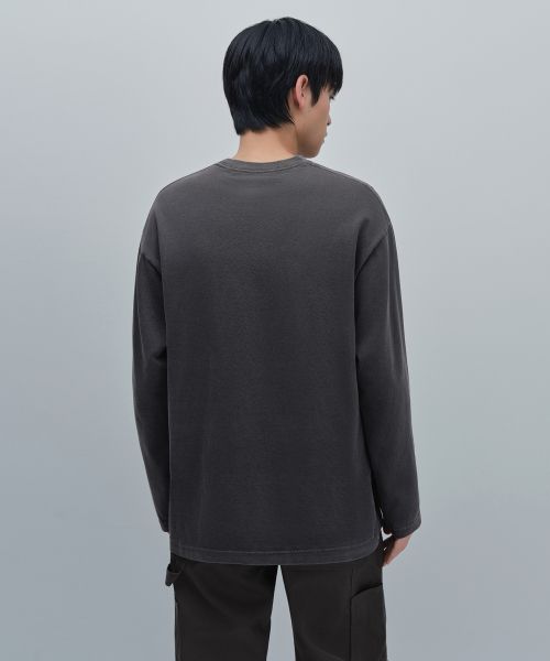 Lookbook Musinsa Standard 男士宽松圆领长袖T恤 [炭灰色] MMETL4Z71-CG