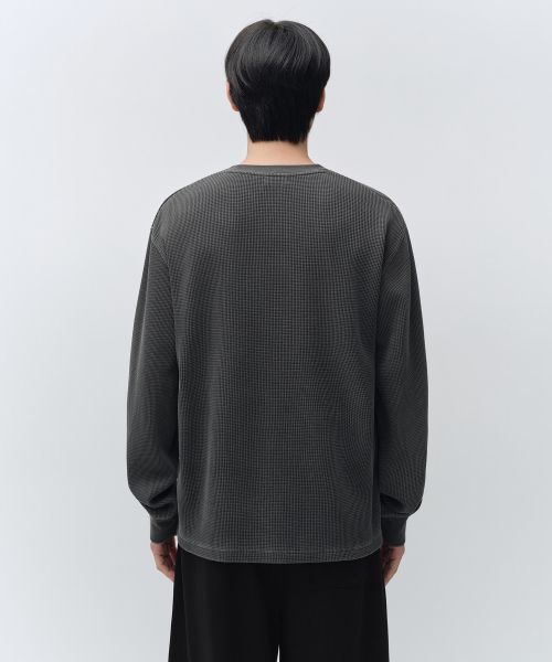 Lookbook MUSINSA STANDARD 颜料染华夫格长袖T恤（炭灰色） MMFTL8C09-CG
