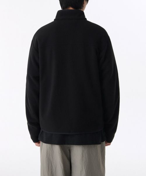 Lookbook MUSINSA STANDARD 搖粒絨插肩袖高領外套【黑色】 MMDFJBZ22-BK