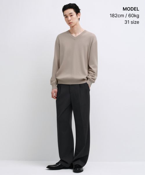 Shop MUSINSA STANDARD 寬版隱藏式鬆緊腰西裝褲【深灰】 MM0PL0Z05-DG