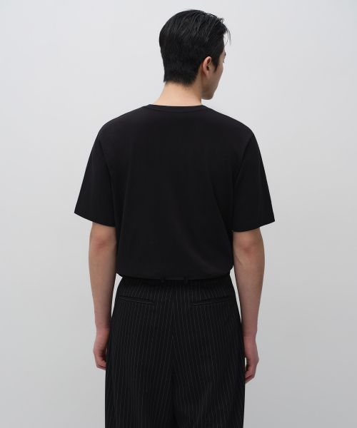 Lookbook Kaos Leher Bulat Regular Musinsa Standard [Hitam] MMFTS4E21-BK