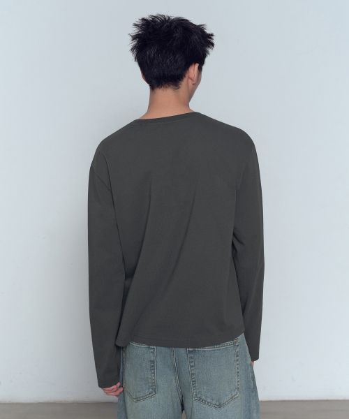 Lookbook MUSINSA STANDARD 常规版型长袖短款T恤（深灰色） MMFTL8A02-DG