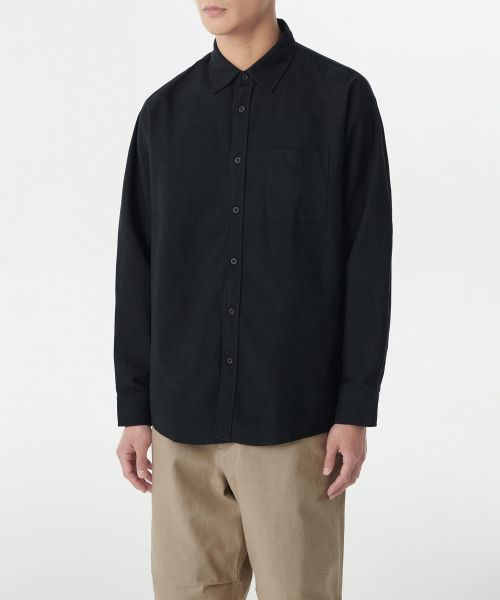 Lookbook Kemeja Oxford Relax Fit Musinsa Standard [Hitam] MM0SL4Z04-BK