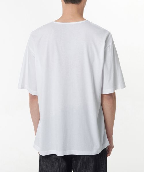Lookbook Kaos Musinsa Standard Relaxed Fit Leher Scoop [Putih] MMDTS6Z04-WH