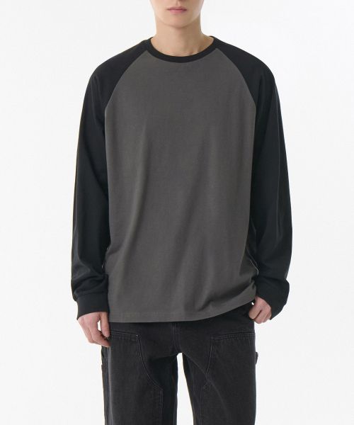 Musinsa Standard Relaxed Fit Raglan Long Sleeve T-Shirt [Gunmetal/Black] MMETL4Z04-Z3