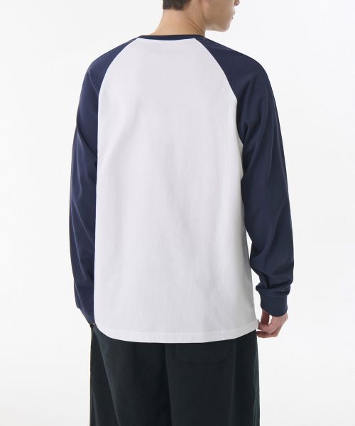 Shop Musinsa Standard Relaxed Fit Raglan Long Sleeve T-Shirt [White/Navy] MMETL4Z04-73