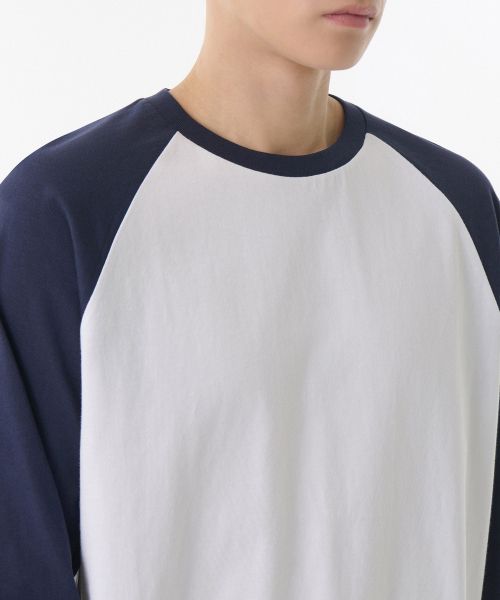 Purchase Musinsa Standard Relaxed Fit Raglan Long Sleeve T-Shirt [White/Navy] MMETL4Z04-73