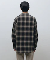 Shop MUSINSA STANDARD 宽松版法兰绒渐变格纹衬衫【黑色/象牙白】 MMESL5C13-60