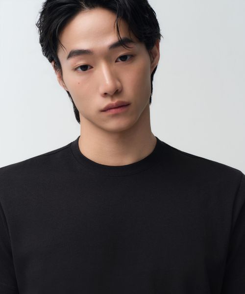 Shop MUSINSA STANDARD Slim Crew Neck T-Shirt [Black] MMFTS4B20-BK