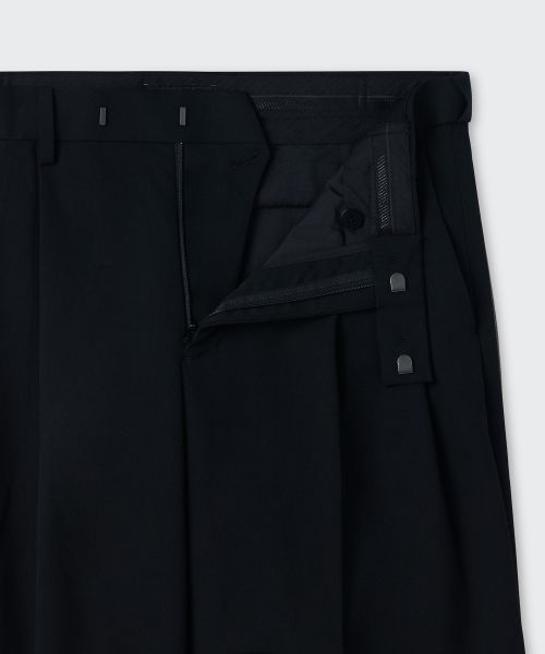 Shop MUSINSA STANDARD 超宽隐形松紧带休闲裤 [黑色] MMJPL3Z03-BK