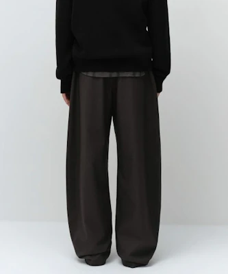 ムシンサスタンダード ウィップコード カーブド 隠しウエストゴム スラックス ダークブラウン MMFPL9B42-DR Lookbook ムシンサスタンダード ウィップコード カーブド 隠しウエストゴム スラックス ダークブラウン MMFPL9B42-DR