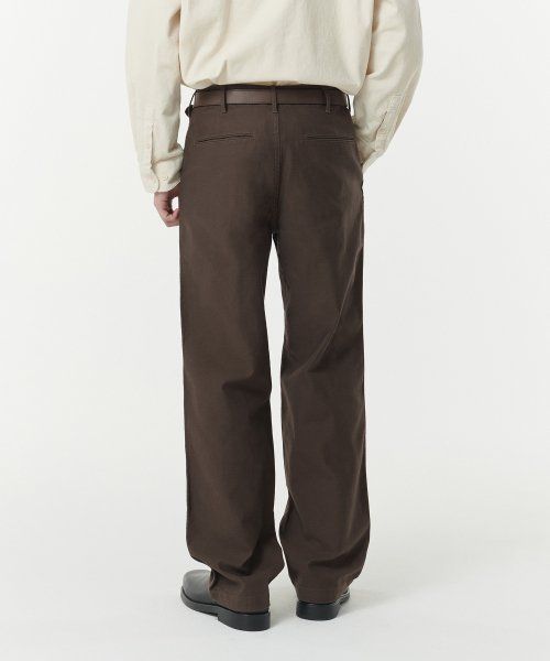 Lookbook MUSINSA STANDARD 緞面軍官長褲 [棕色] MMCPC9Z01-BR