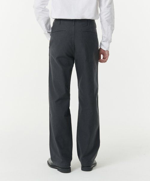 Lookbook MUSINSA STANDARD 白色緞面軍官長褲［深灰色］ MMCPC9Z01-DG