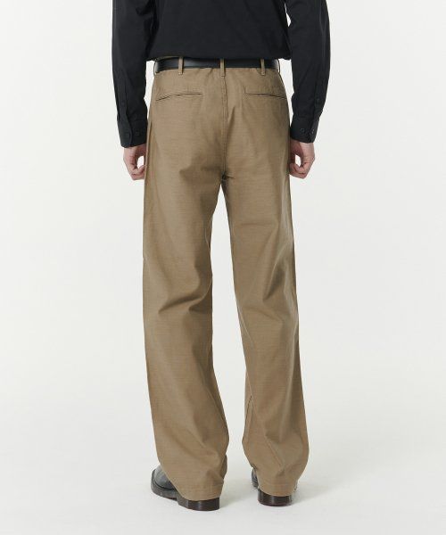 Lookbook MUSINSA STANDARD 白色緞面軍官長褲［沙米色］ MMCPC9Z01-SE